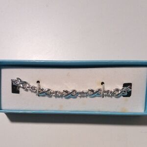Sparkling 8.5 Inch Tennis Bracelet In Special Packaging. Silvertone